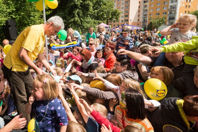 redm4951-scaled-m2WrE63eZNSEarlb